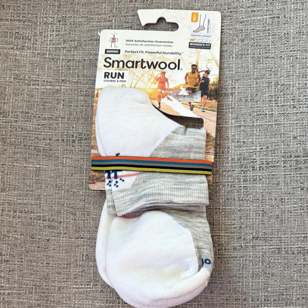 NWT! Smartwool Merino Wmn’s Large Run Athletic Socks in White &Gray Ankle Height
